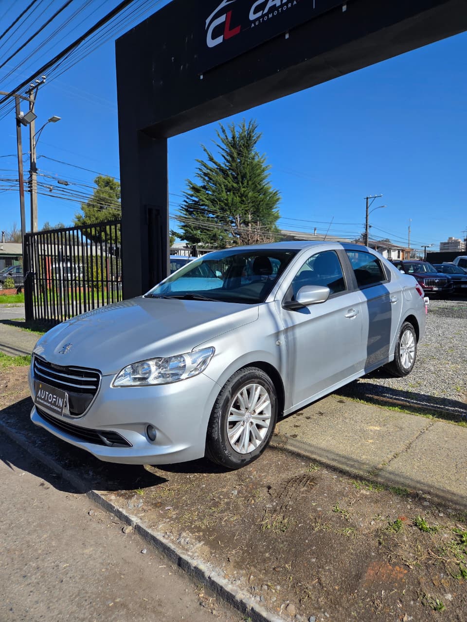 Peugeot 301 1.6 2017, color Gris